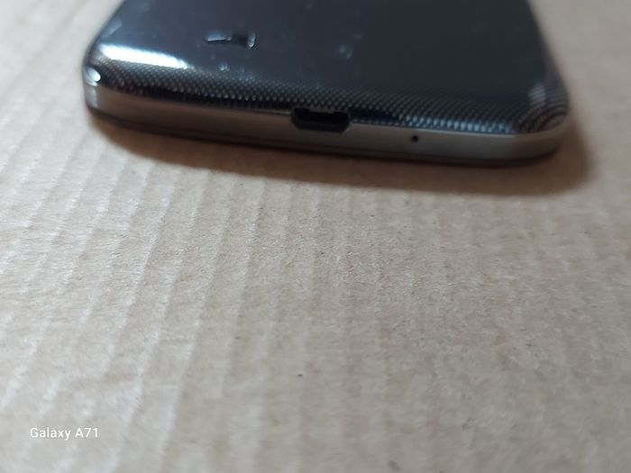 Samsung Galaxy S4, 16GB, Screen damaged near Bottom, but does not affect the touchscreen