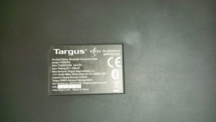 Targus Versatype 4-in-1 Keyboard Case for iPad 8th/7th gen 10.2 inch also fits iPad Air 10.5 inch and iPad Pro 10.5 inch - Used, in very good condition.