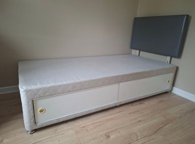 Single Beds x 2