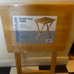 Folding table