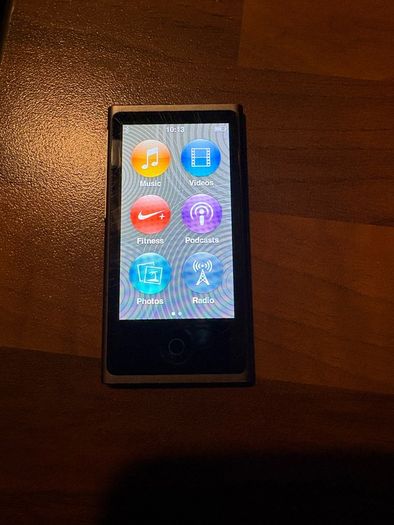 Apple iPod Nano 7th Gen 16GB
