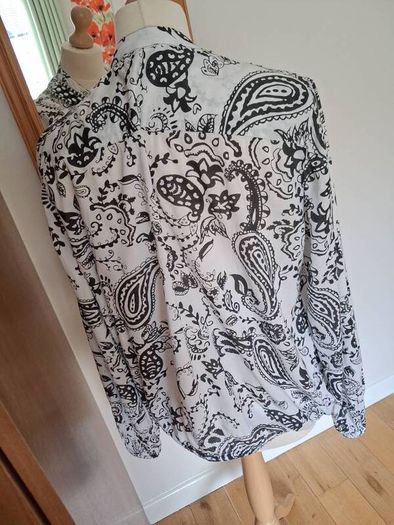 Monari Embellished Black/White Top Size 40 L