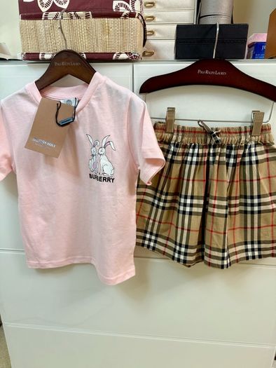 Burberry T-shirt and shorts 4/5T