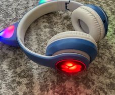 Kids headphones LED colour