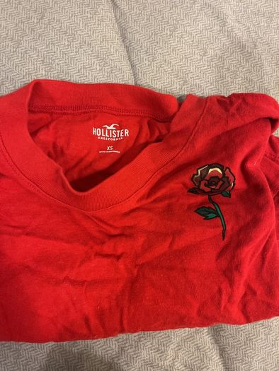 Holister red top