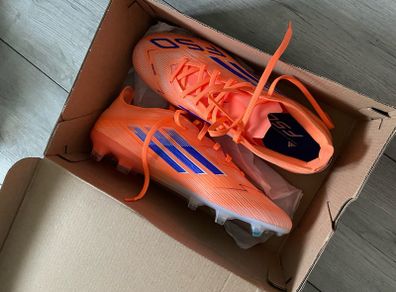 Football boots Adidas F50 UK 8 1/2