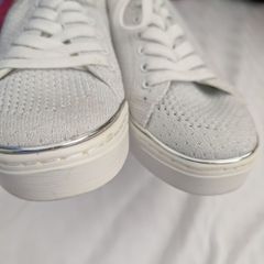 Heavenly Feet Runners in White and Silver Trim