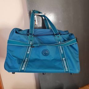 Samsonite hold all green large 24" long In like new condition
