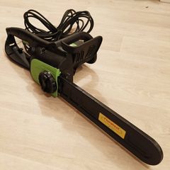 Electric chainsaw (working)