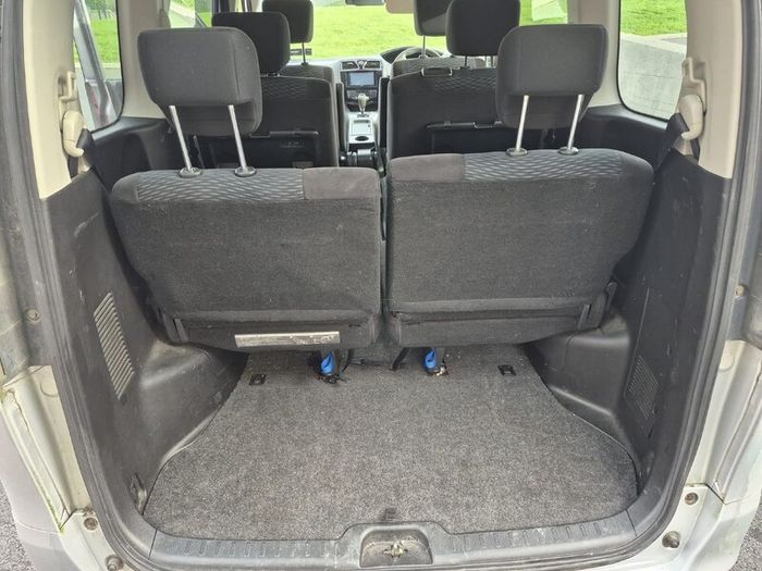 Nissan Serena 2014