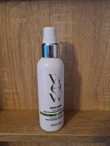 Color Wow Dream Cocktail Kale-Infused is a heat-activated, leave-in strengthening treatment 200 ml