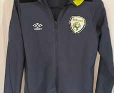 Ireland soccer full zip training top size medium boys