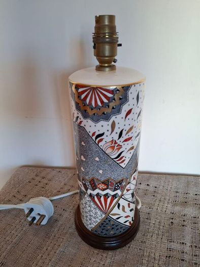Vintage Mason's porcelain table lamp.