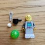 lego col26-9 robot butler  series 26 Image 2