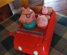 Peppa pig talking moving car with family