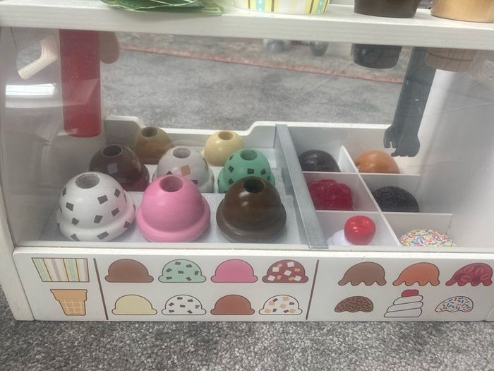 melissa and Doug wooden ice cream counter