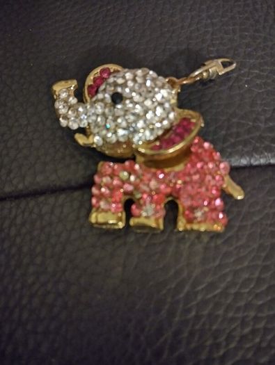 Elephant rhinestone keyring or can put it on handbag