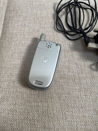 Motorola V220 Flip phone
