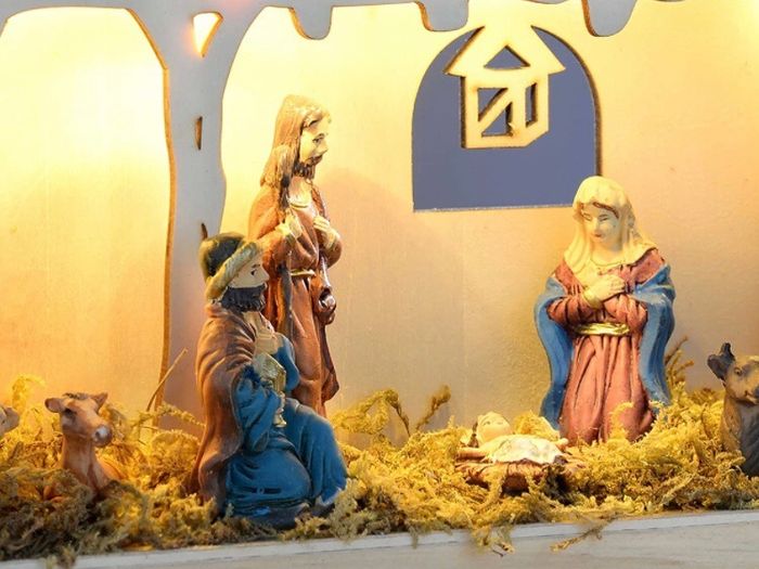 Pre-Lit Christmas Wooden Nativity Scene Decoration Illuminated with 5-LED, 26 cm (FREE POSTAGE)
