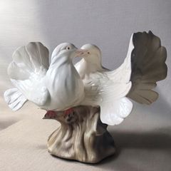 Giuseppe Armani Italian Porcelain Doves Figurine