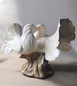 Giuseppe Armani Italian Porcelain Doves Figurine