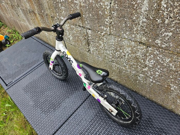 Frog Tapdole Balance Bike 12" wheels White with spots