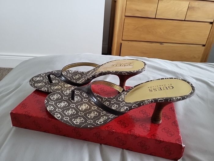 Guess Shoe