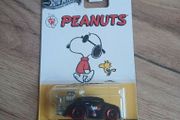 Hot Wheels Volkswagen Beetle 75 Years Peanuts Silver Series