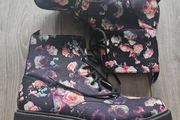 Flower print ladies boots