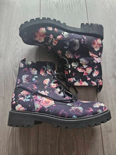 Flower print ladies boots
