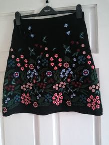 ZARA embroidered skirt M