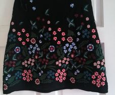 ZARA embroidered skirt M