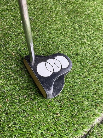 Black diamond putter