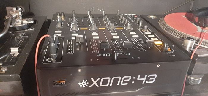 Xone 43 mixer
