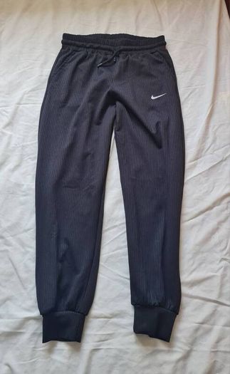 Nike bottoms Black polyester size medium 28" leg in new condition