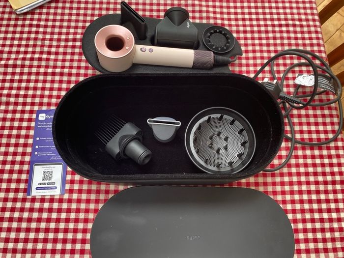 Dyson Supersonic Hairdryer ceramic pink and rose gold,  with accessories and presentation case. Limited edition