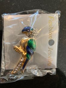 Small green parrot brooch (new, multiple)