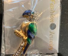 Small green parrot brooch (new, multiple)