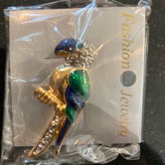 Small green parrot brooch (new, multiple)