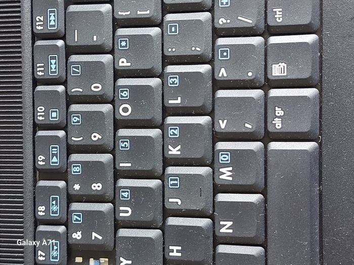 HP Pavilion zv6000, Windows XP, in excellent cosmetic condition, A Genuine real Blast from the past