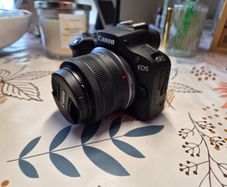 Canon EOS R100 Kit - Like New - 18-45mm + Bag