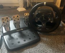 Logitech G920 Racing Wheel + Pedals - excellent condition
