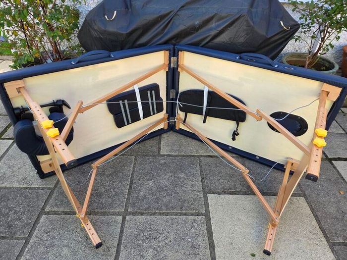 massage table