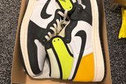 jordan 1 retro OG volt gold uk8