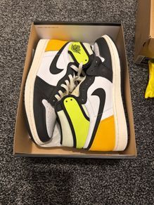 jordan 1 retro OG volt gold uk8