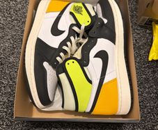 jordan 1 retro OG volt gold uk8