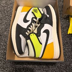 jordan 1 retro OG volt gold uk8