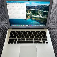 Apple MacBook Air (2017- Great Condition)