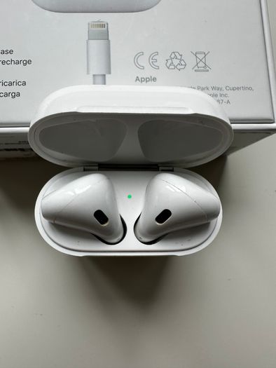 APPLE AirPods (2nd generation) with box and charging cable