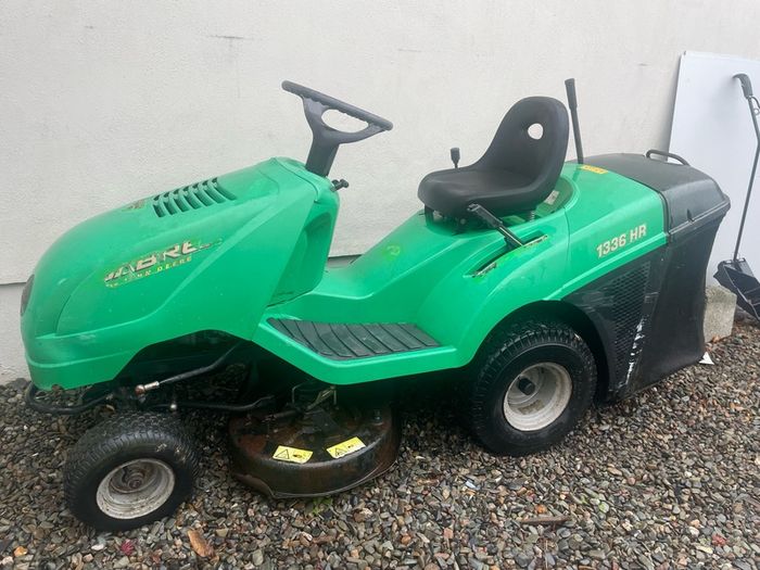 Ride on lawnmower